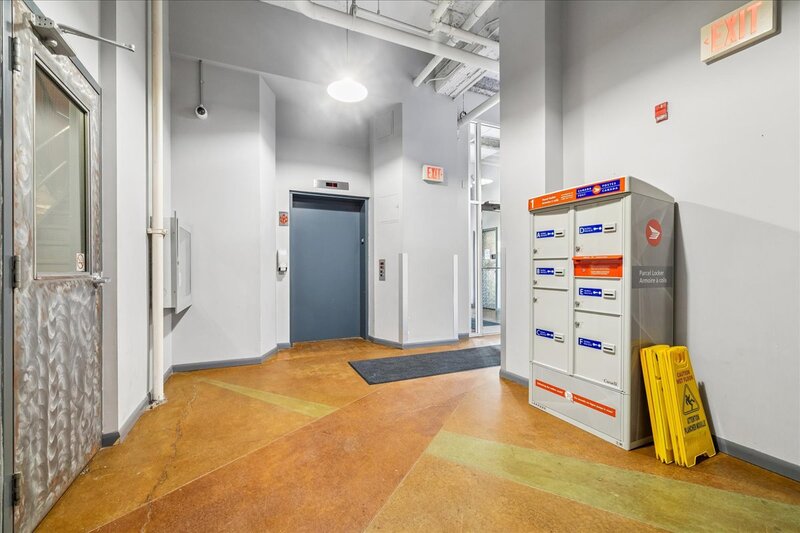CONVENIENT APARTMENT IN CENTRAL DOWNTOWN HAMILTON!