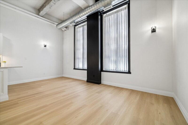 CONVENIENT APARTMENT IN CENTRAL DOWNTOWN HAMILTON!