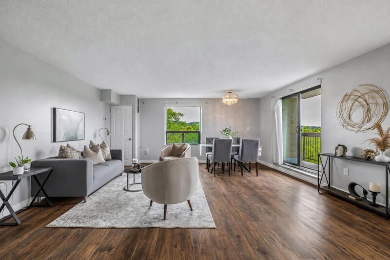 LARGE UNIT IN QUIET STONEY CREEK BUILDING!