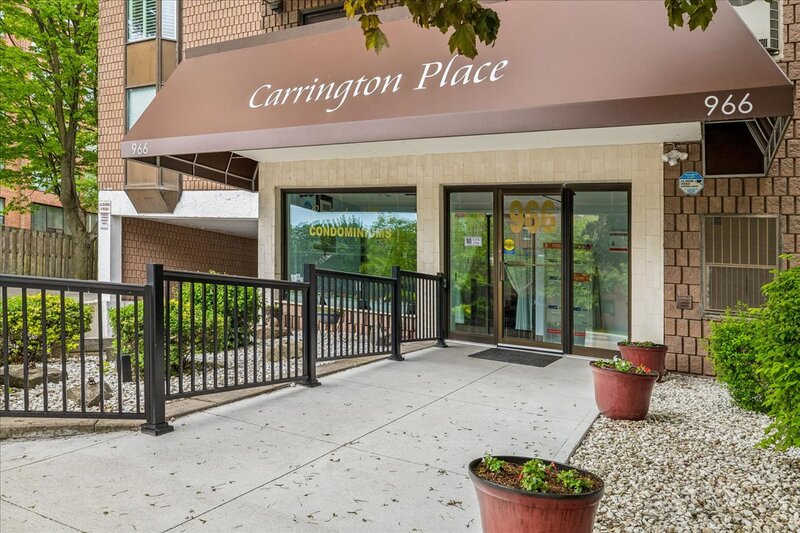 LARGE UNIT IN QUIET STONEY CREEK BUILDING!