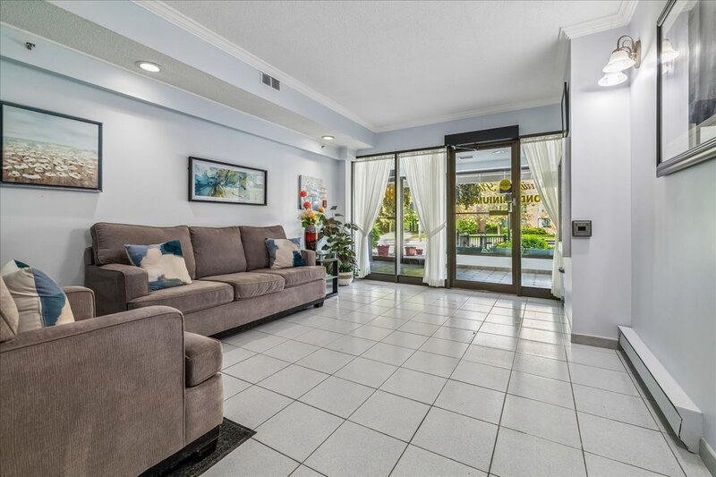 LARGE UNIT IN QUIET STONEY CREEK BUILDING!