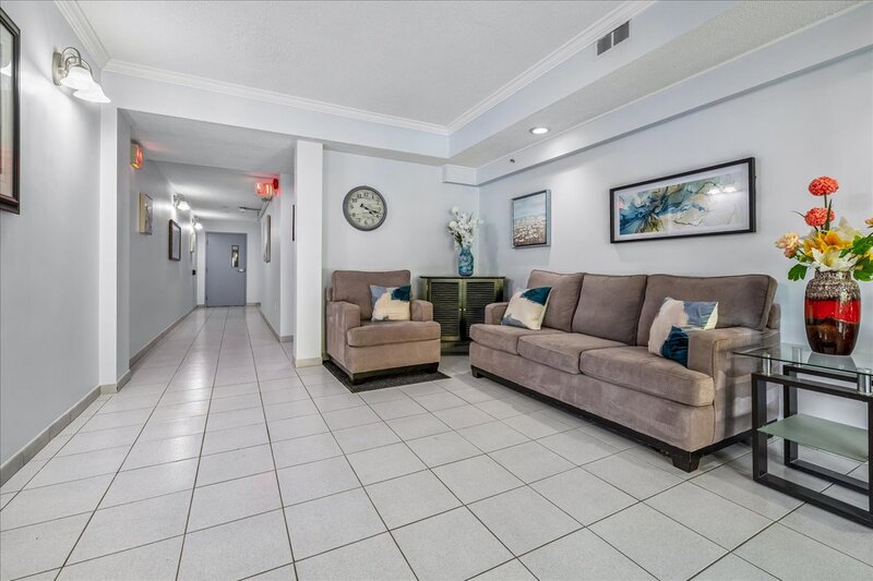 LARGE UNIT IN QUIET STONEY CREEK BUILDING!
