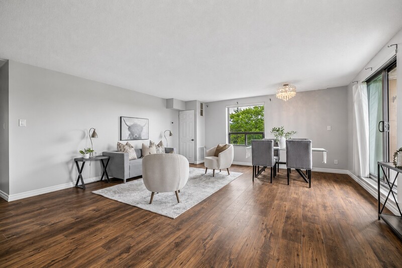 LARGE UNIT IN QUIET STONEY CREEK BUILDING!