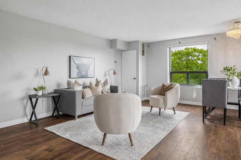LARGE UNIT IN QUIET STONEY CREEK BUILDING!
