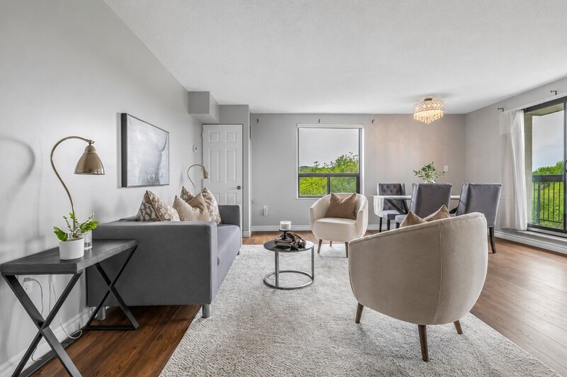 LARGE UNIT IN QUIET STONEY CREEK BUILDING!