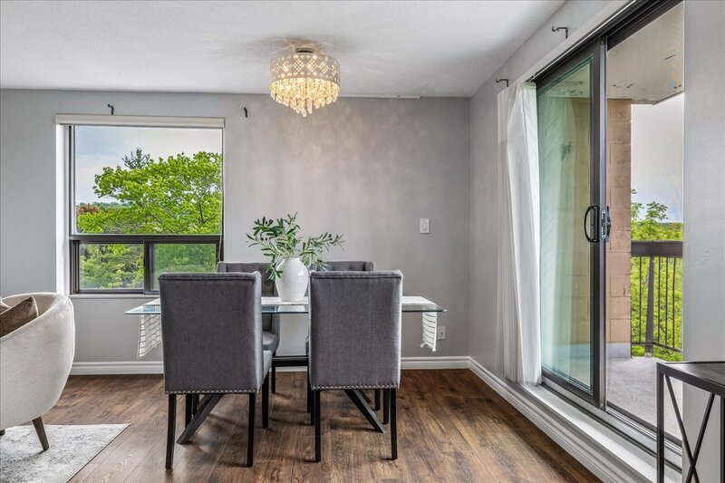 LARGE UNIT IN QUIET STONEY CREEK BUILDING!