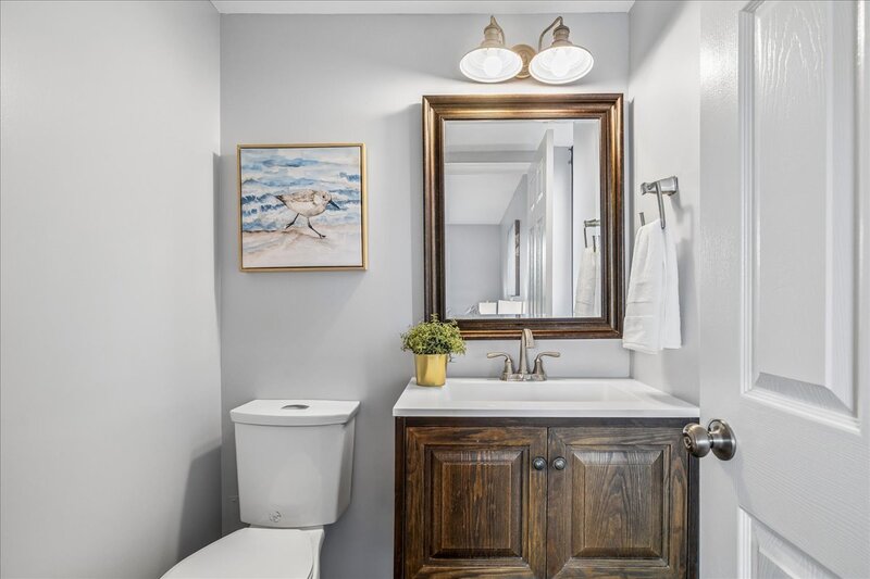 LARGE UNIT IN QUIET STONEY CREEK BUILDING!