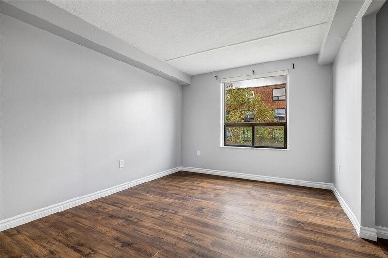 LARGE UNIT IN QUIET STONEY CREEK BUILDING!