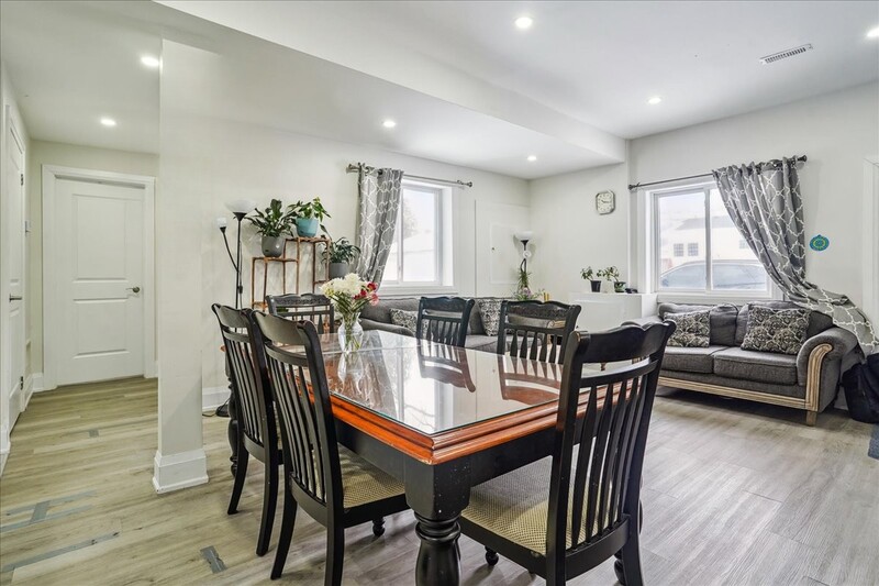 FANTASTIC LOCATION IN THIS MAIN LEVEL HOUSE FOR LEASE!
