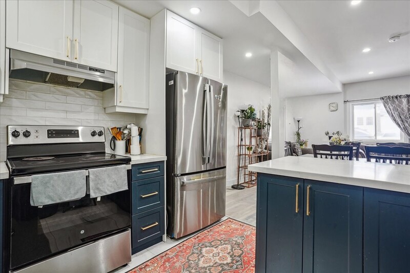 FANTASTIC LOCATION IN THIS MAIN LEVEL HOUSE FOR LEASE!