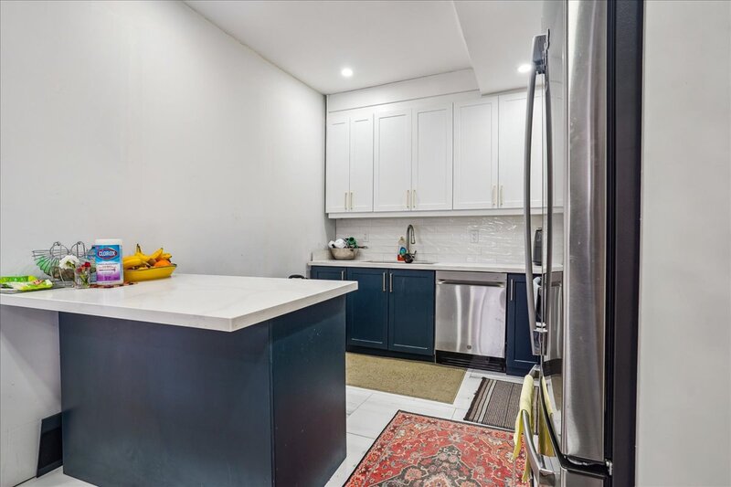 FANTASTIC LOCATION IN THIS MAIN LEVEL HOUSE FOR LEASE!