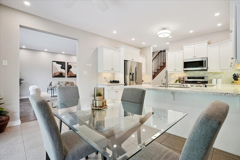 AMAZING WEST GRIMSBY HOME WITH INGROUND POOL!