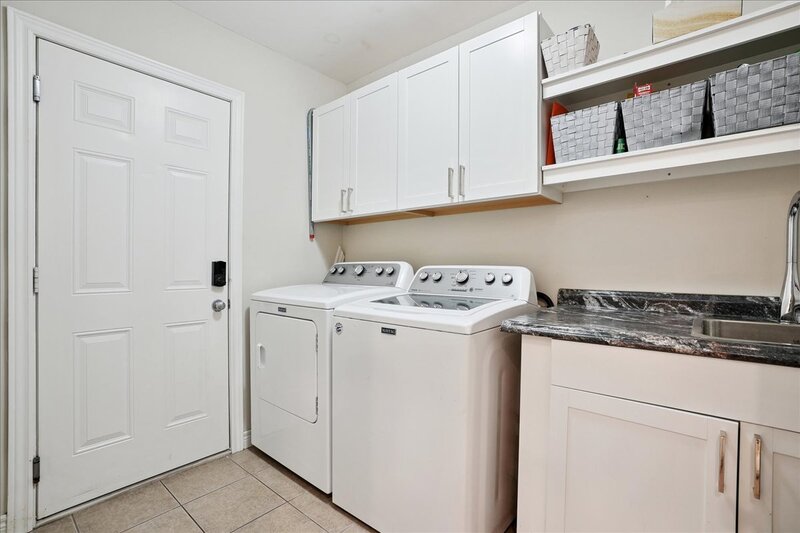 AMAZING WEST GRIMSBY HOME WITH INGROUND POOL!