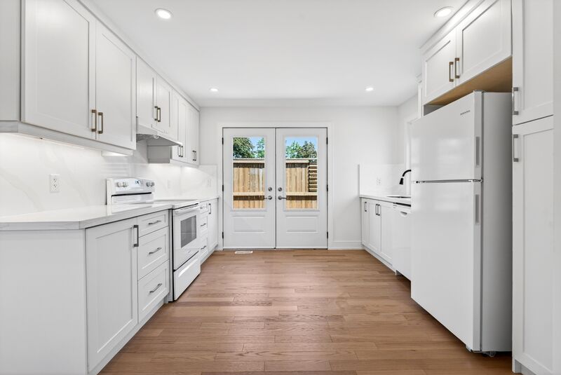GREAT OPPORTUNITY TO RENT A MAIN FLOOR UNIT IN STONEY CREEK!