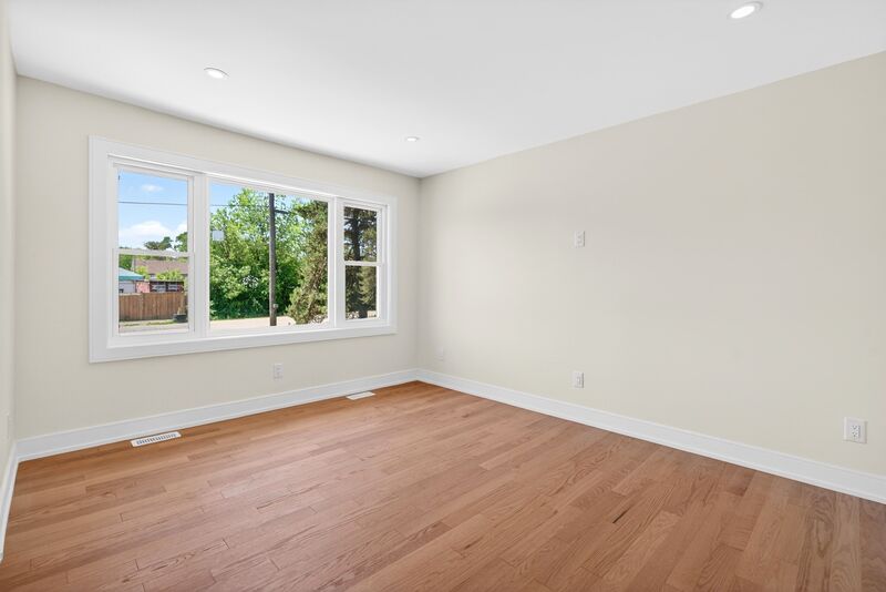 GREAT OPPORTUNITY TO RENT A MAIN FLOOR UNIT IN STONEY CREEK!