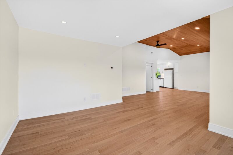 GREAT OPPORTUNITY TO RENT A MAIN FLOOR UNIT IN STONEY CREEK!