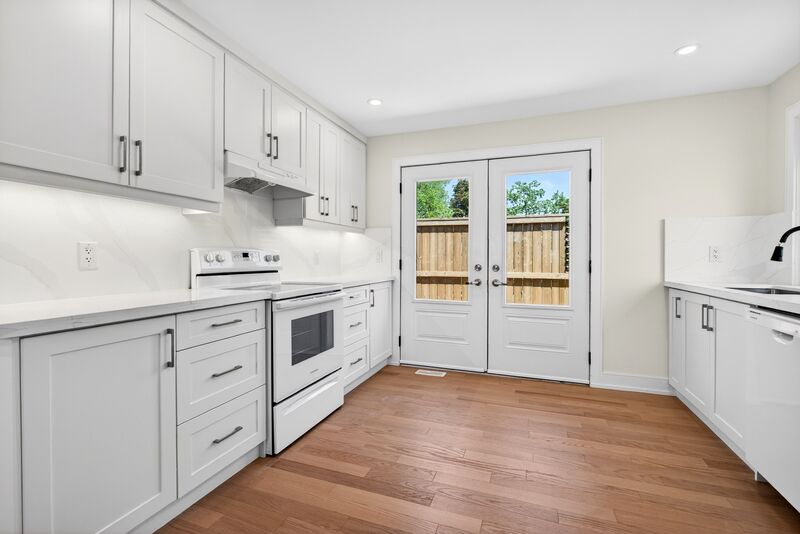 GREAT OPPORTUNITY TO RENT A MAIN FLOOR UNIT IN STONEY CREEK!