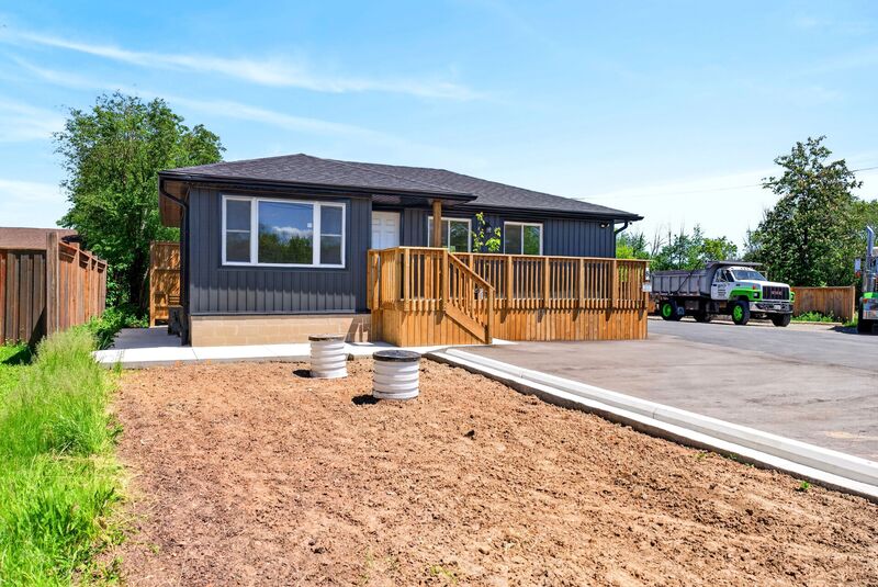 GREAT OPPORTUNITY TO RENT A MAIN FLOOR UNIT IN STONEY CREEK!