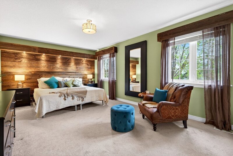 SPACIOUS FAMILY HOME ON SOUGHT AFTER HAMILTON MTN