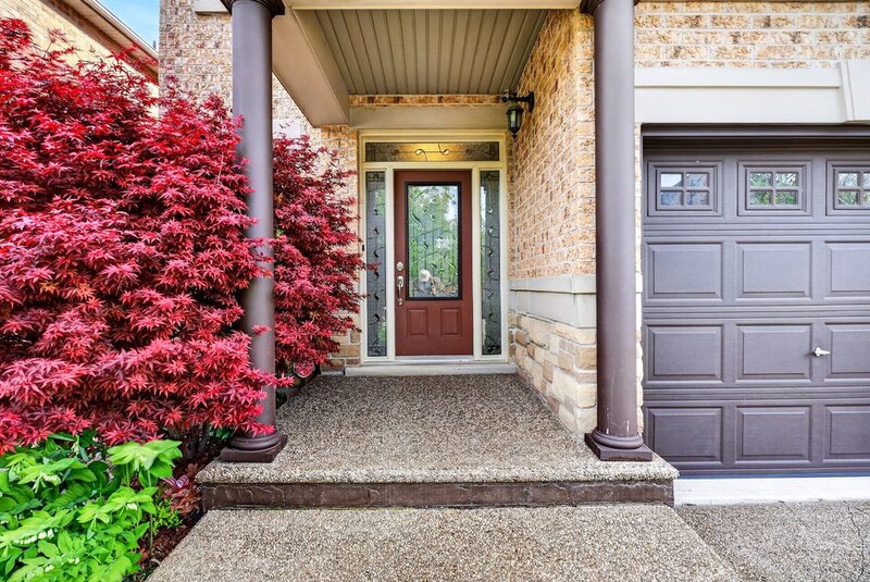 SPACIOUS FAMILY HOME ON SOUGHT AFTER HAMILTON MTN