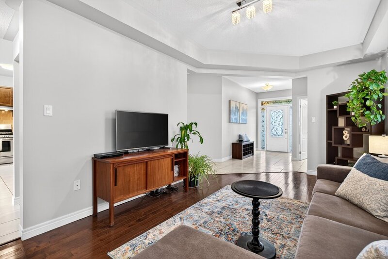 SPACIOUS FAMILY HOME ON SOUGHT AFTER HAMILTON MTN