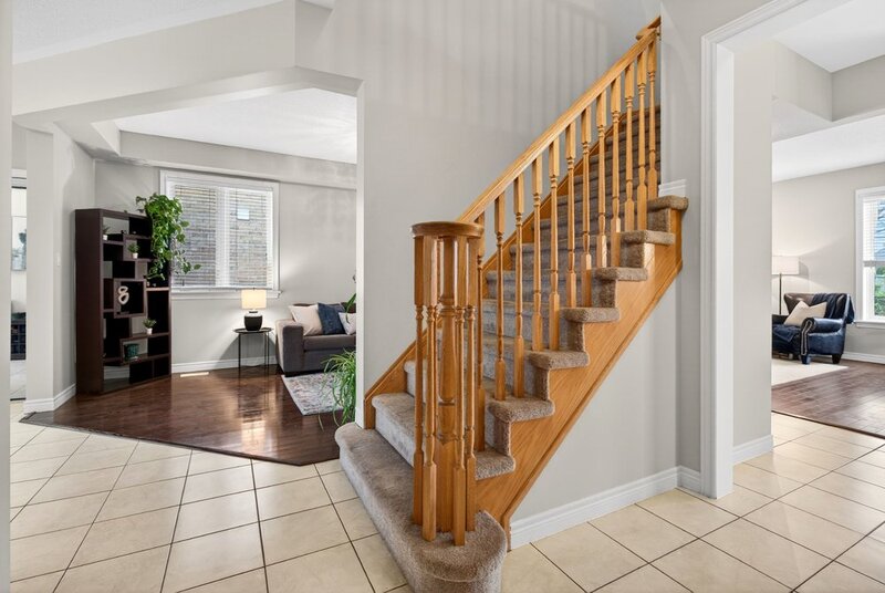SPACIOUS FAMILY HOME ON SOUGHT AFTER HAMILTON MTN