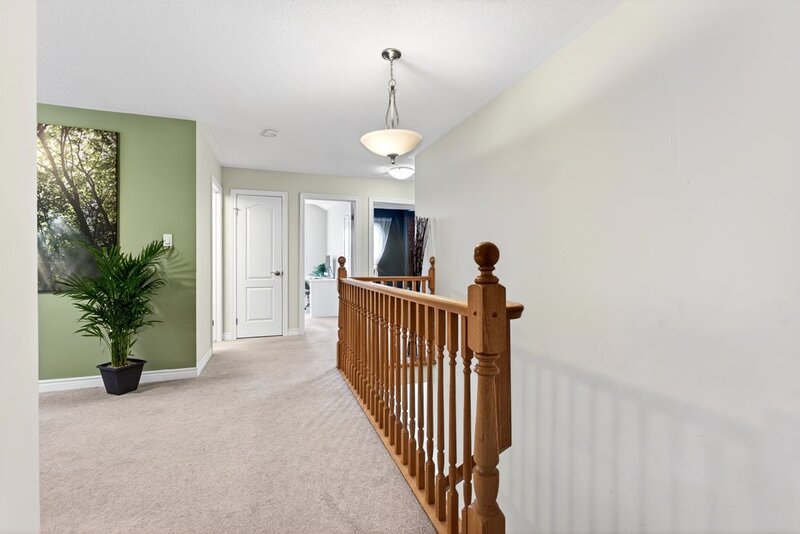 SPACIOUS FAMILY HOME ON SOUGHT AFTER HAMILTON MTN