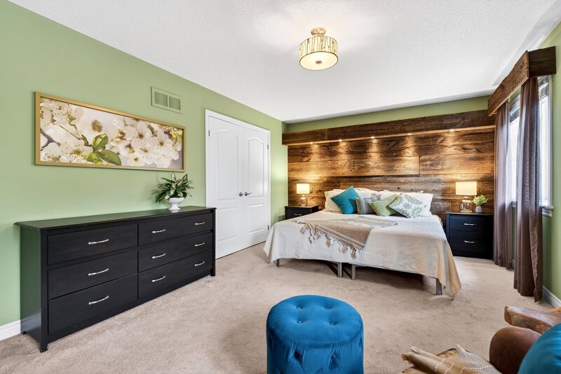 SPACIOUS FAMILY HOME ON SOUGHT AFTER HAMILTON MTN