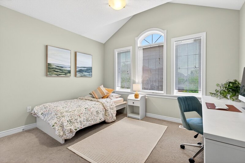 SPACIOUS FAMILY HOME ON SOUGHT AFTER HAMILTON MTN