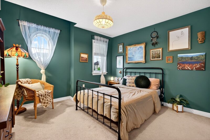 SPACIOUS FAMILY HOME ON SOUGHT AFTER HAMILTON MTN
