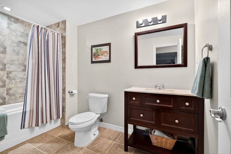 SPACIOUS FAMILY HOME ON SOUGHT AFTER HAMILTON MTN