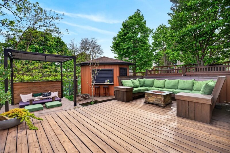 SPACIOUS FAMILY HOME ON SOUGHT AFTER HAMILTON MTN