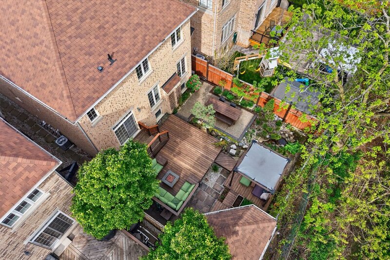 SPACIOUS FAMILY HOME ON SOUGHT AFTER HAMILTON MTN