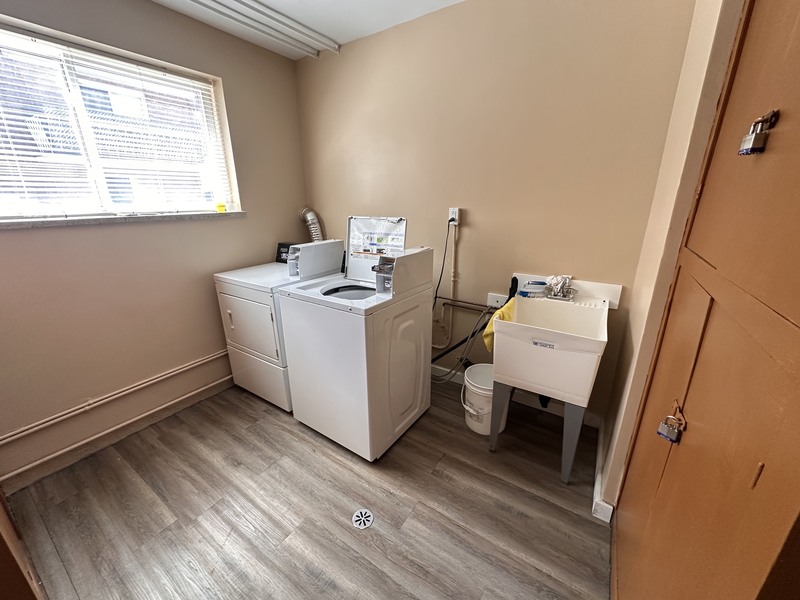 GREAT WALKABLE APARTMENT ON HAMILTON MOUNTAIN!
