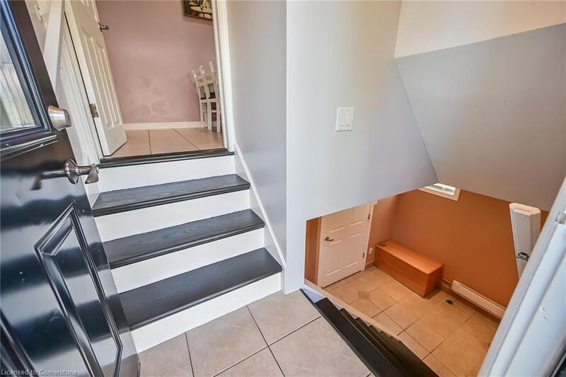 LOWER UNIT IN CHARMING STONEY CREEK!