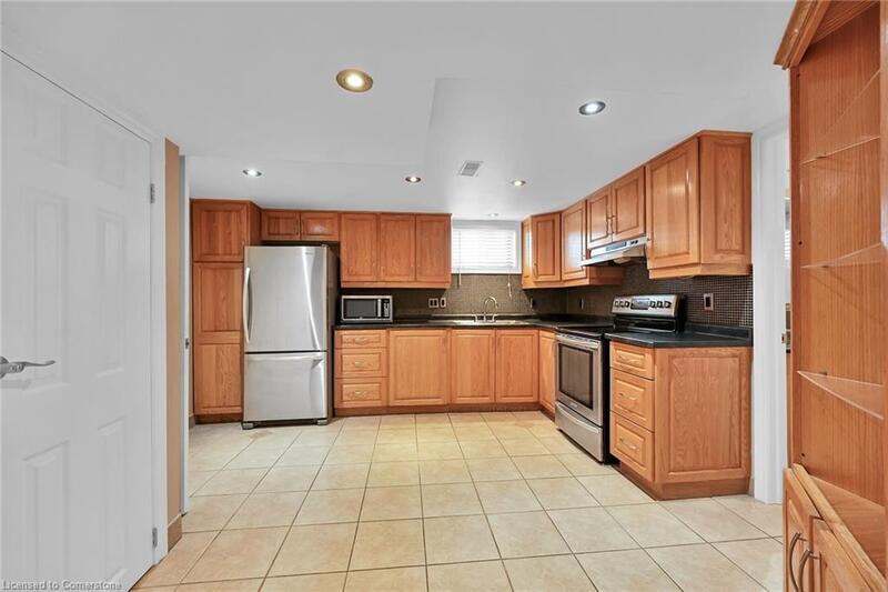 LOWER UNIT IN CHARMING STONEY CREEK!