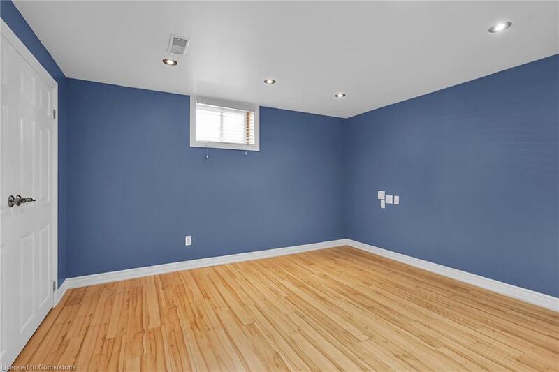 LOWER UNIT IN CHARMING STONEY CREEK!