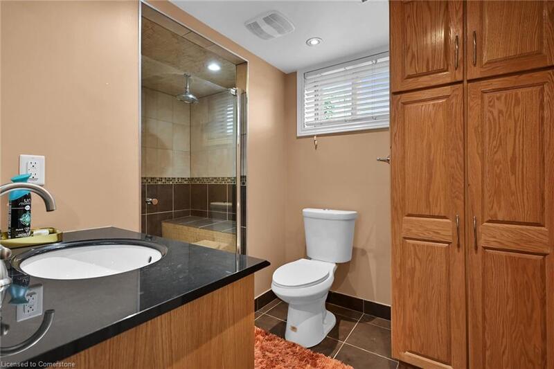 LOWER UNIT IN CHARMING STONEY CREEK!