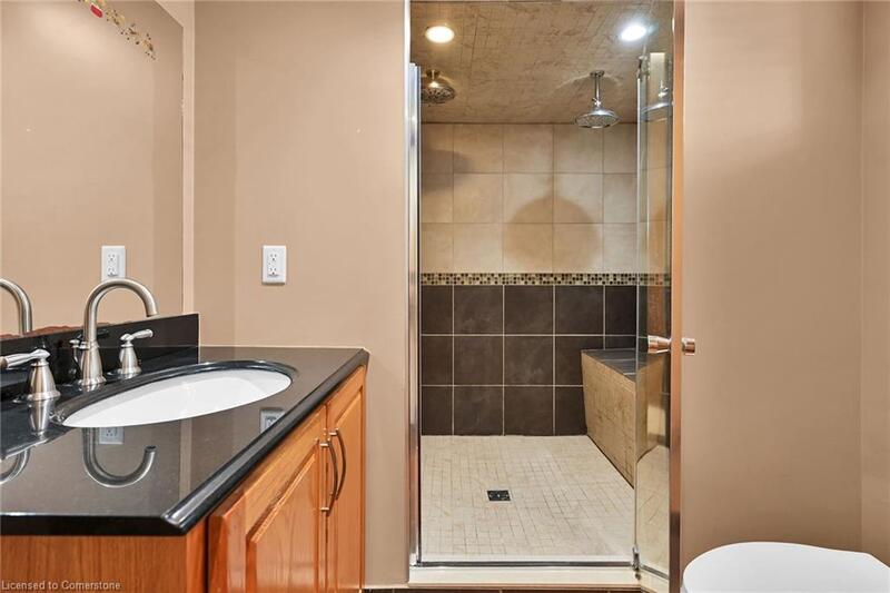 LOWER UNIT IN CHARMING STONEY CREEK!