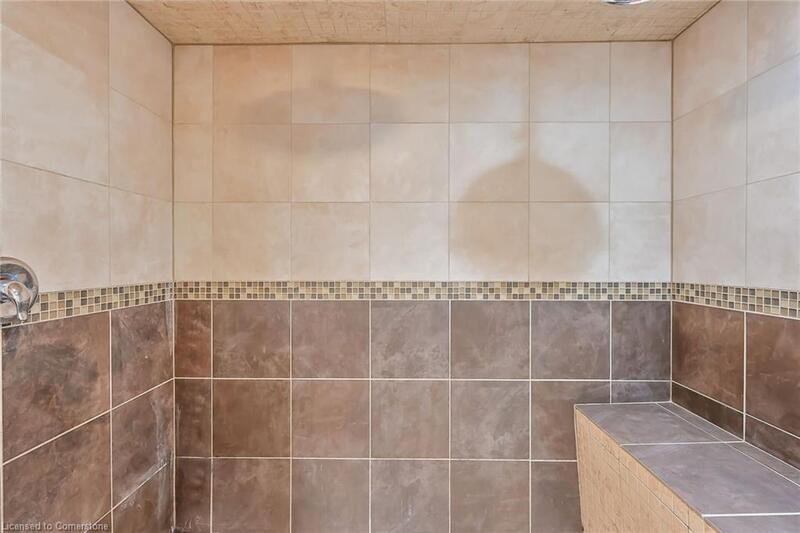 LOWER UNIT IN CHARMING STONEY CREEK!