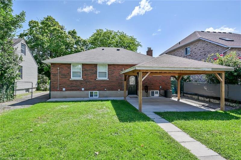 LOWER UNIT IN CHARMING STONEY CREEK!