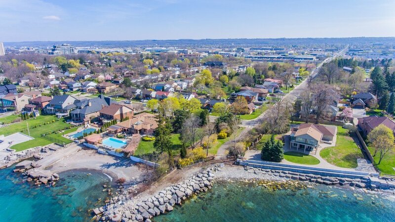 LUXURIOUS LAKEFRONT BUNGALOW IN STONEY CREEK!