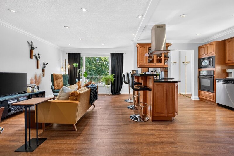 GREAT FAMILY HOME IN QUIET STONEY CREEK NEIGHBOURHOOD!