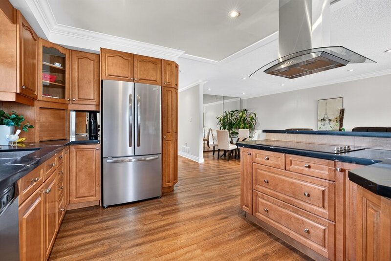 GREAT FAMILY HOME IN QUIET STONEY CREEK NEIGHBOURHOOD!