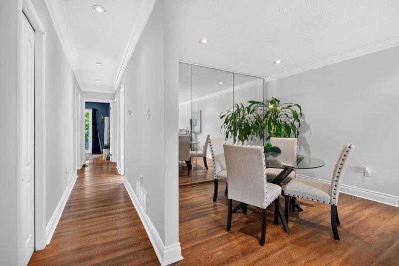 GREAT FAMILY HOME IN QUIET STONEY CREEK NEIGHBOURHOOD!