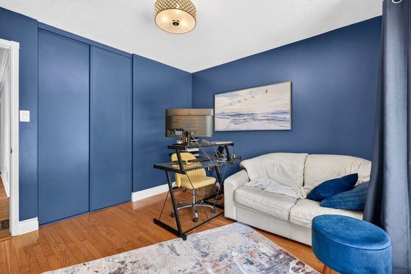 GREAT FAMILY HOME IN QUIET STONEY CREEK NEIGHBOURHOOD!