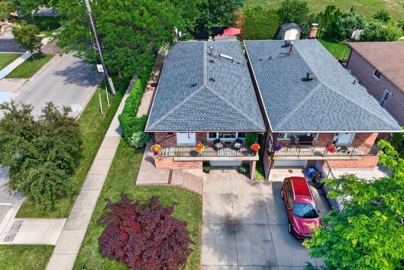 GREAT FAMILY HOME IN QUIET STONEY CREEK NEIGHBOURHOOD!