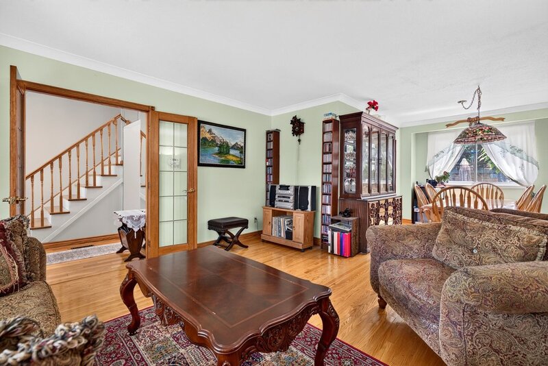 2 STOREY HOME WITH BACKYARD OASIS IN BURLINGTON
