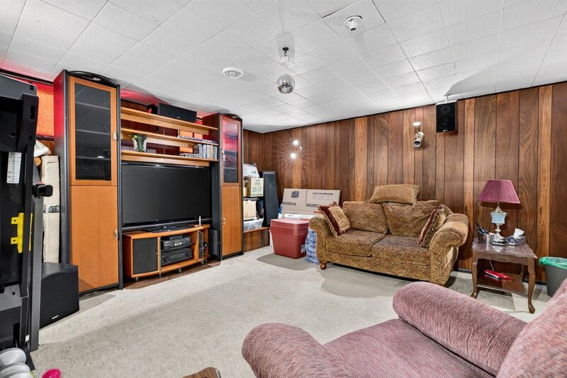 2 STOREY HOME WITH BACKYARD OASIS IN BURLINGTON