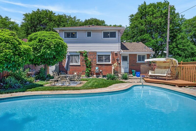 2 STOREY HOME WITH BACKYARD OASIS IN BURLINGTON